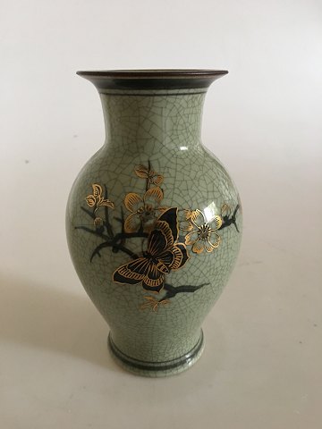 Royal Copenhagen Krakele Vase med Sommerfugl og guld dekoration No 5039/2665