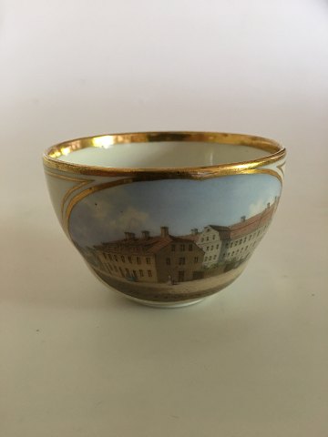 Royal Copenhagen Tidlig cup fra 1860erne med flot motiv af bygning