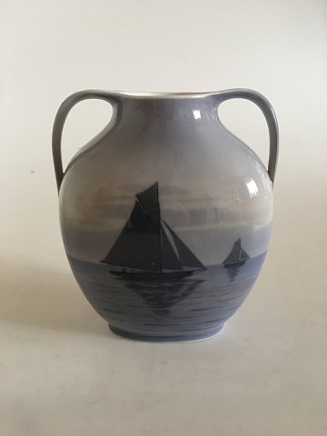 Royal Copenhagen Vase med To Hanke No 579/227 med Skibsmotiv