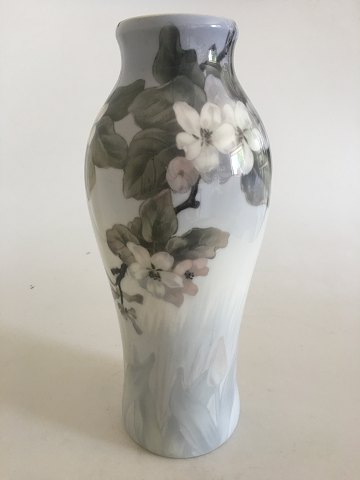 Royal Copenhagen Unika Vase med Blomstret Grene Motiv fra 1914 af J.M.Lorenz