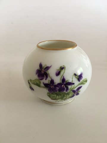 Royal Copenhagen Vase med Lilla Blomstermotiv