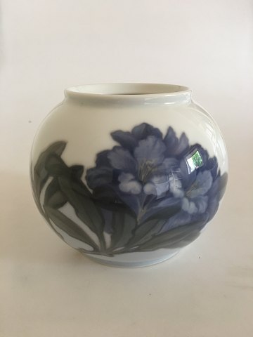Royal Copenhagen Vase No 845/42B med Rhododendron Motiv
