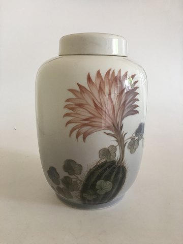Royal Copenhagen Vase med Låg /Urne No 2686/888  med Kaktus Motif