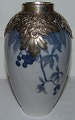 Royal Copenhagen Art Nouveau Vase med Anton Michelsen Sterling Sølv Montering 
fra 1914