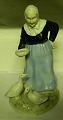 Antik Porcelænsfigur fra Tyskland/Italien gammel Dame med gæs