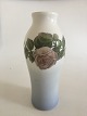 Royal Copenhagen Vase No 1393/244 med Rose Motiv