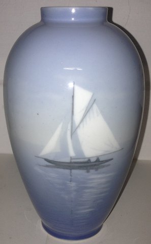 Royal Copenhagen Art Nouveau Vase med skib No 1117/47C