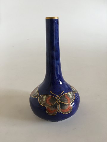 Royal Copenhagen Art Nouveau Vase med sommerfulgle med guld dekor No 1638/202