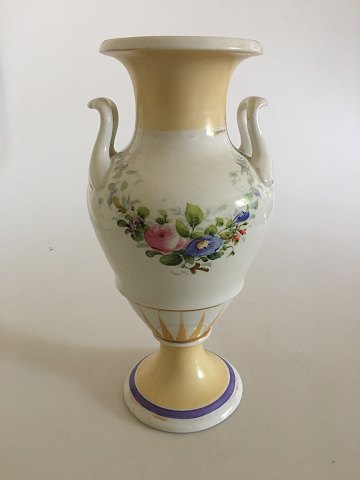 Bing & Grøndahl Tidlig vase med overglasur dekoration.