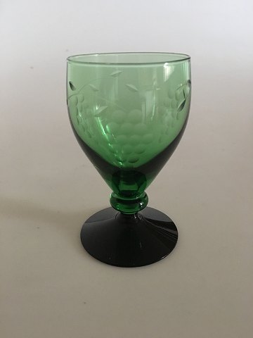 "Jane" Sortfods Hvidvinsglas med drueslibning og Grøn Kumme fra Holmegaard