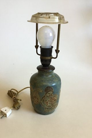 Vase af Stentøj monteret som lampe. Designet af Bode Willumsen