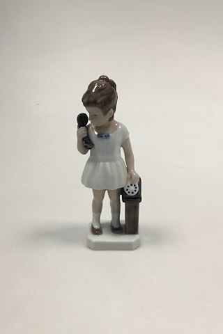 Lyngby Porcelæn Figur af pige med telefon, Gitte No 73