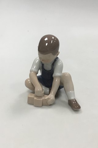 Bing & Grøndahl Figur af dreng med byggeklodser No 2306