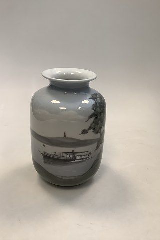 Bing og Grøndahl Art Nouveau vase med sø og båd No 8830 - 463