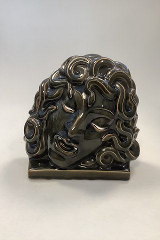 Oliven Grøn Royal Copenhagen Grøn Celadon Maske af Medusa No 2950, Hans Henrik 
Hansen 1927. 
