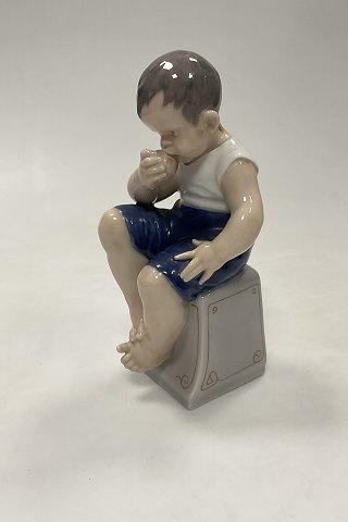 Royal Copenhagen Figur Dreng med æble No. 1744
